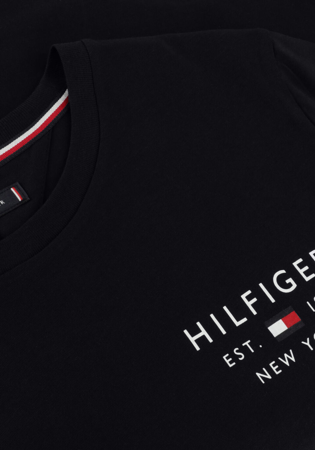 Donkerblauwe TOMMY HILFIGER T-shirt BRAND LOVE SMALL LOGO TEE - large