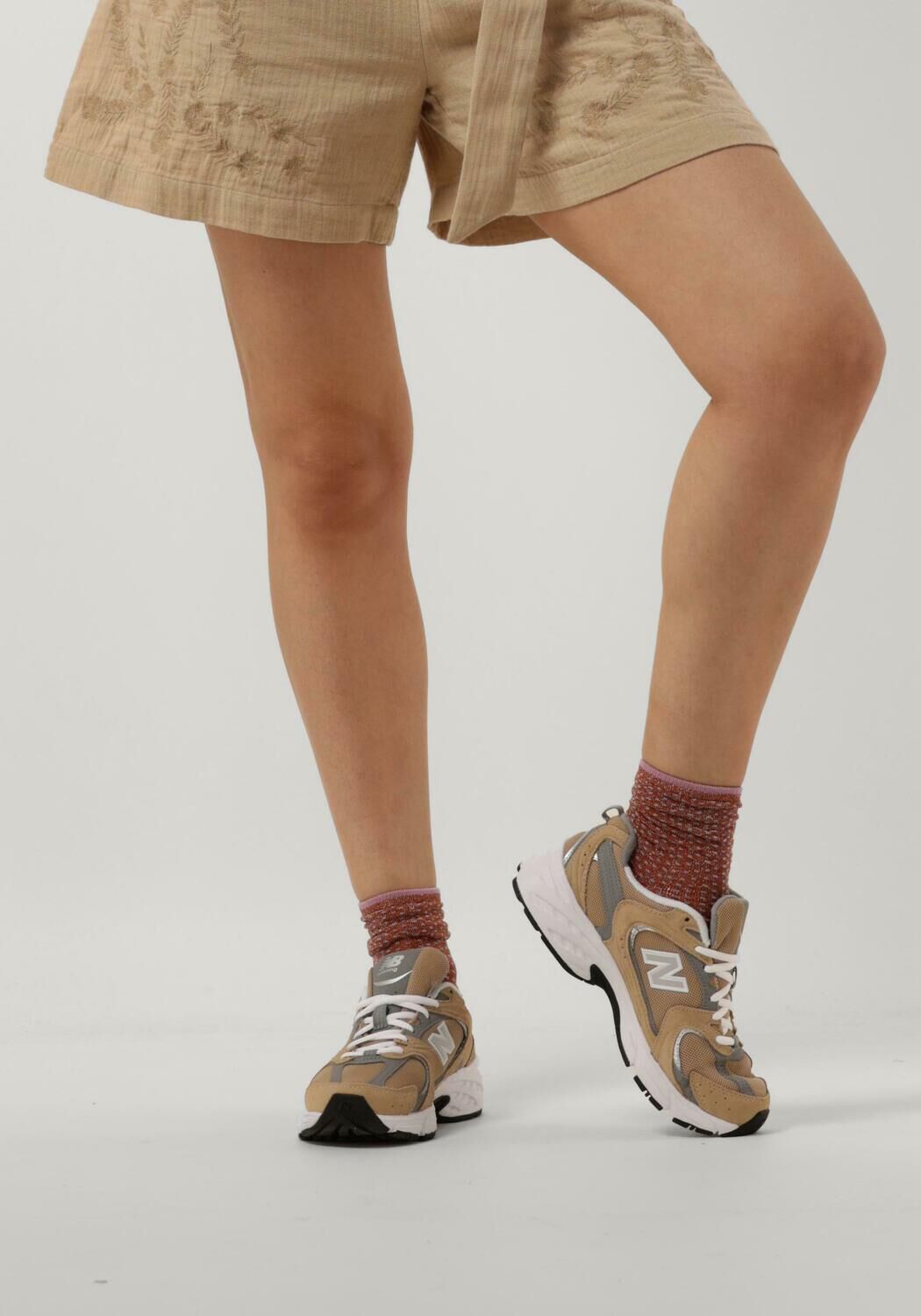 Beige NEW BALANCE Sneakers MR530 D - large