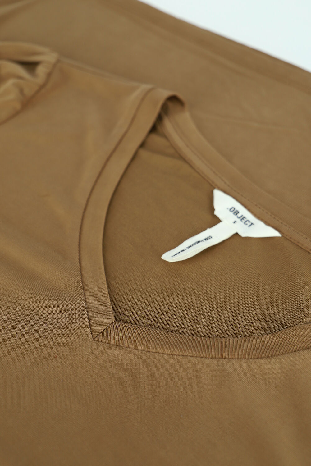 OBJECT Haut JANNIE LS V-NECK TOP en marron - large