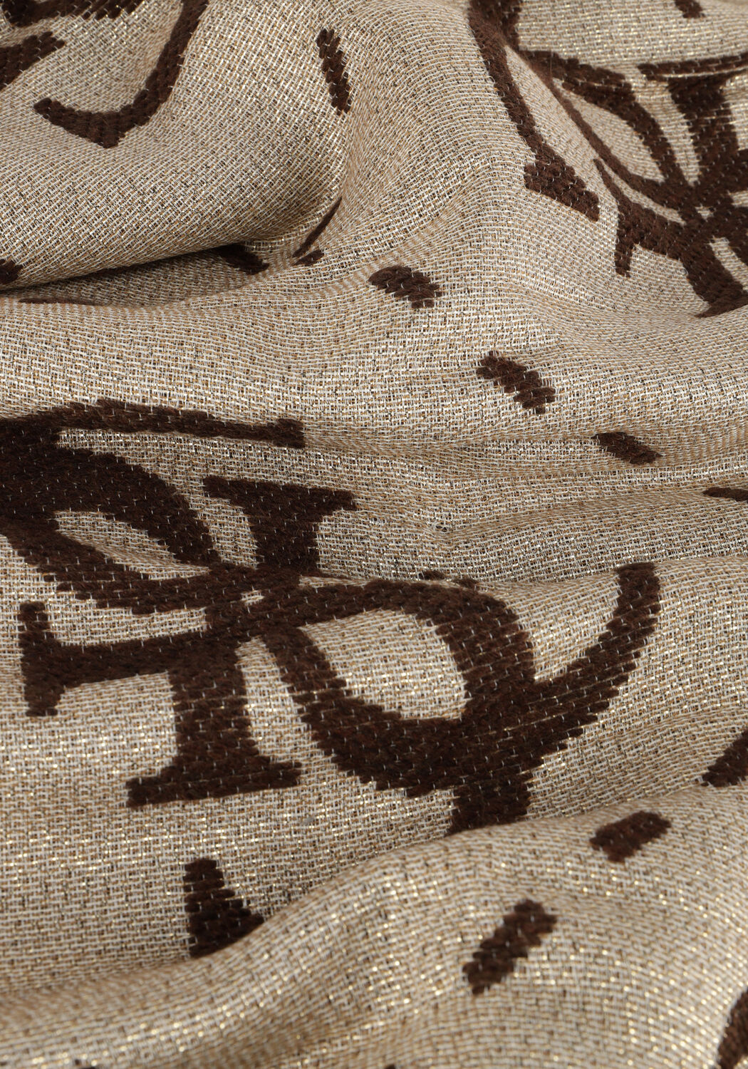 GUESS VIKKY SCARF 90X180 Foulard en marron - large