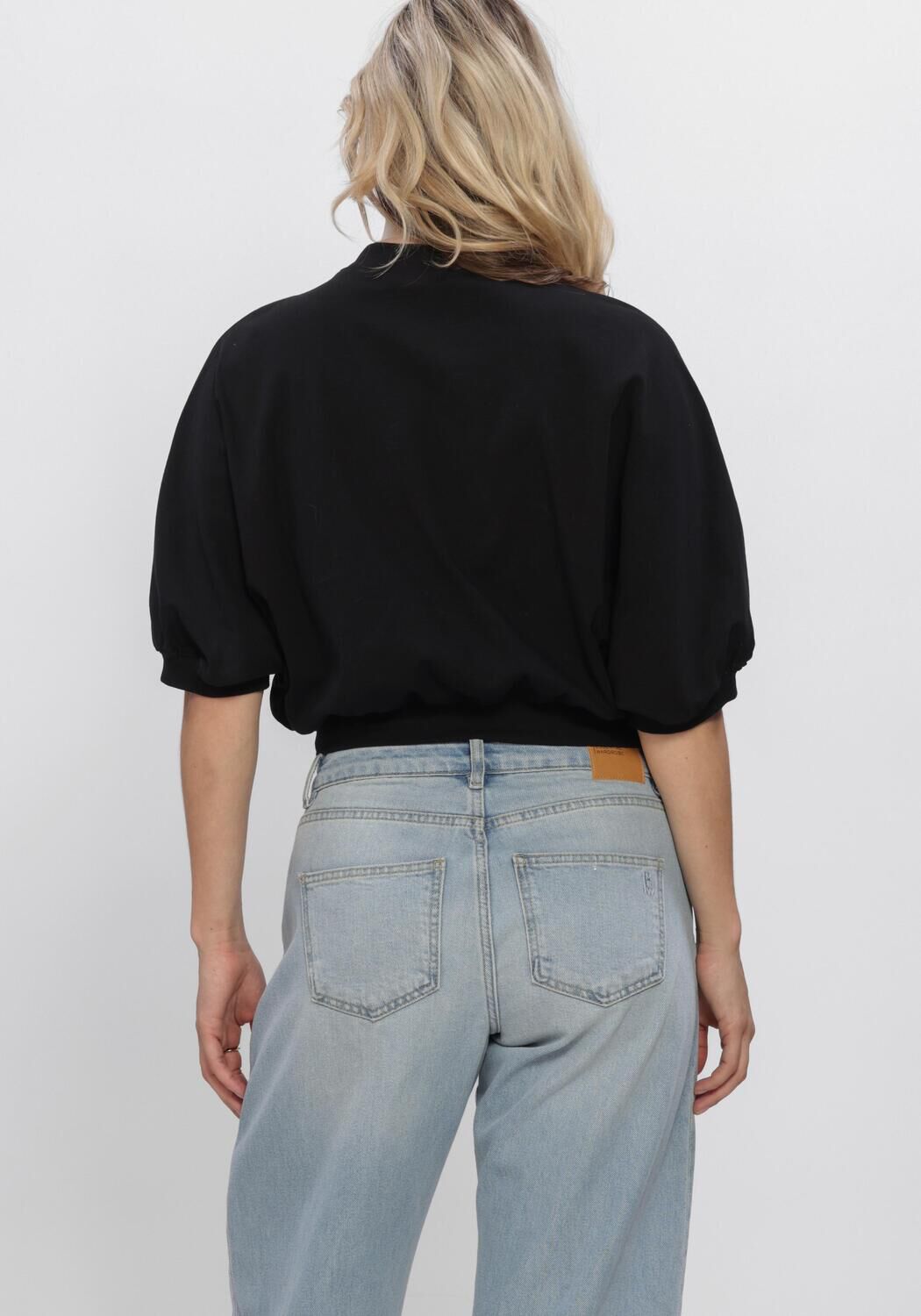 ANOTHER LABEL ALAMICE T-SHIRT S/S Blouses en noir - large