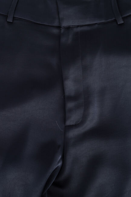 NEO NOIR Pantalon large EMMETT HEAVY SATEEN PANTS Bleu fonc&eacute; - large