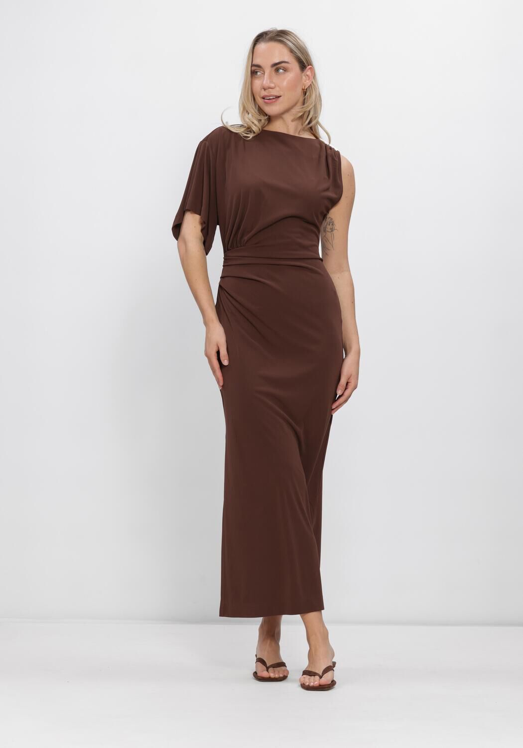 DANTE6 Robe maxi ALIKI ASYMMETRICAL MAXI DRESS en marron - large