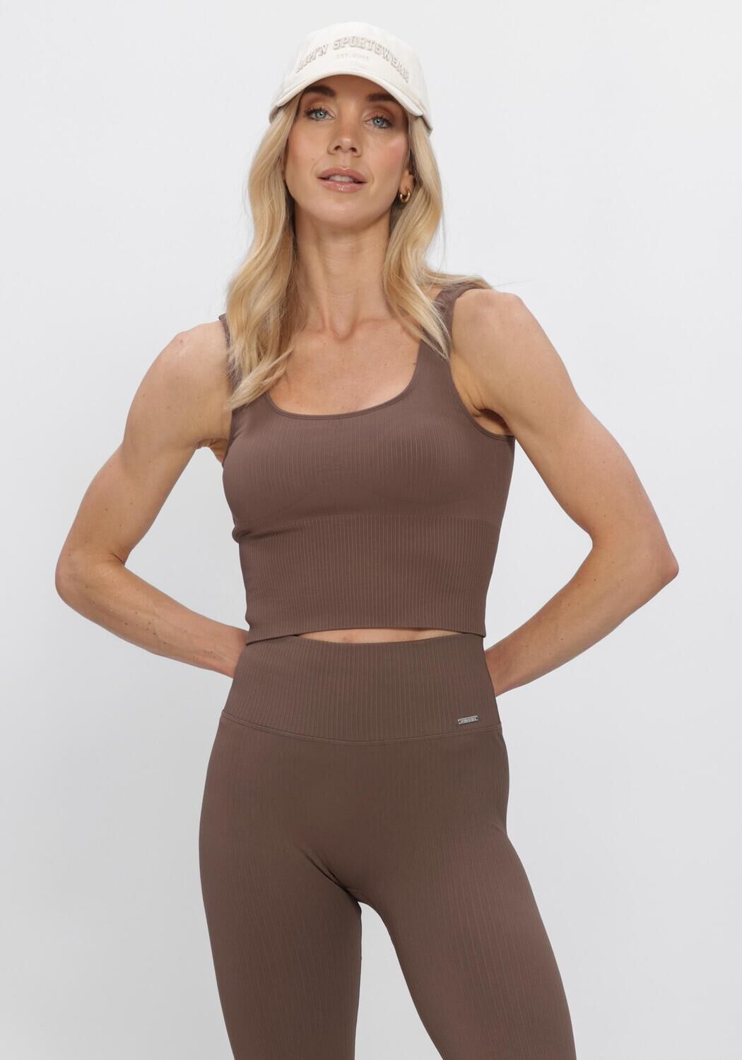 AIM'N RIBBED SEAMLESS SHAPING BRALETTE Hauts & T-shirts en marron - large