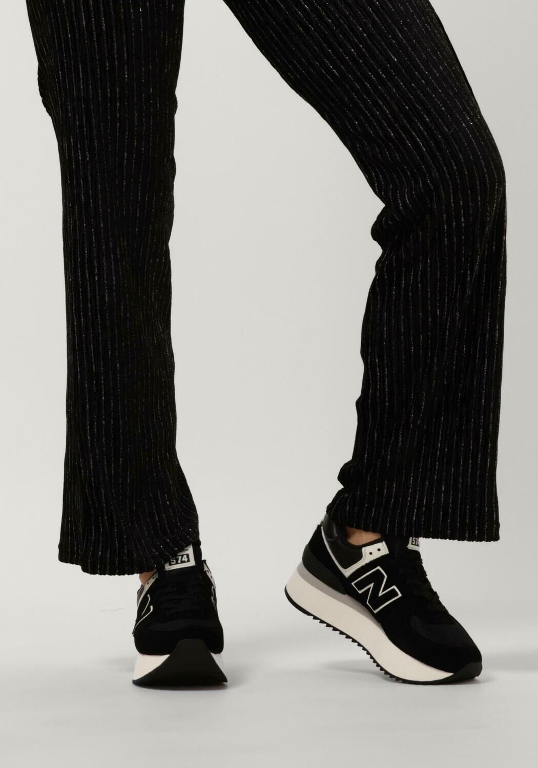 NEW BALANCE Baskets basses WL574 HGH en noir - large