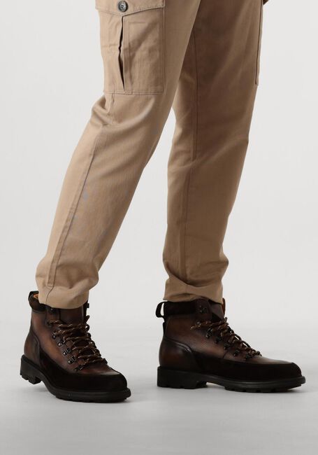 MAGNANNI Bottines à lacets 26022 en marron - large