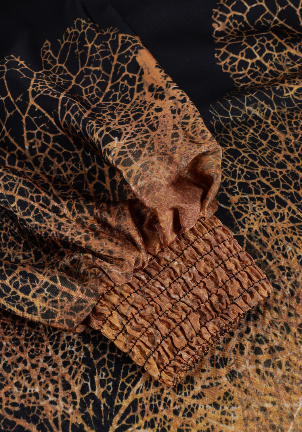 Bruine SUMMUM  BOW TIE TOP BORDER PRINT - large