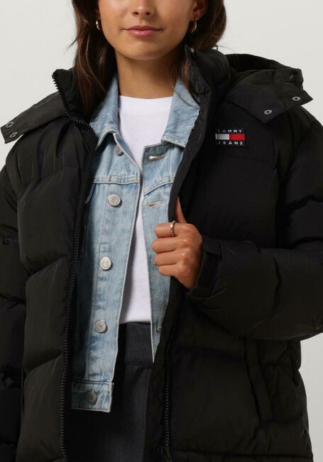 TOMMY JEANS Veste matelassé OUTERWEAR SHORT PUFF en noir - large