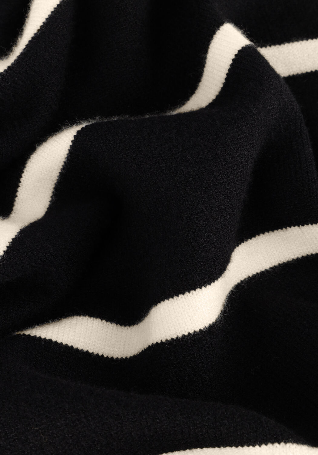 Y.A.S. Pull YASSHANTI LS KNIT PULLOVER en noir - large