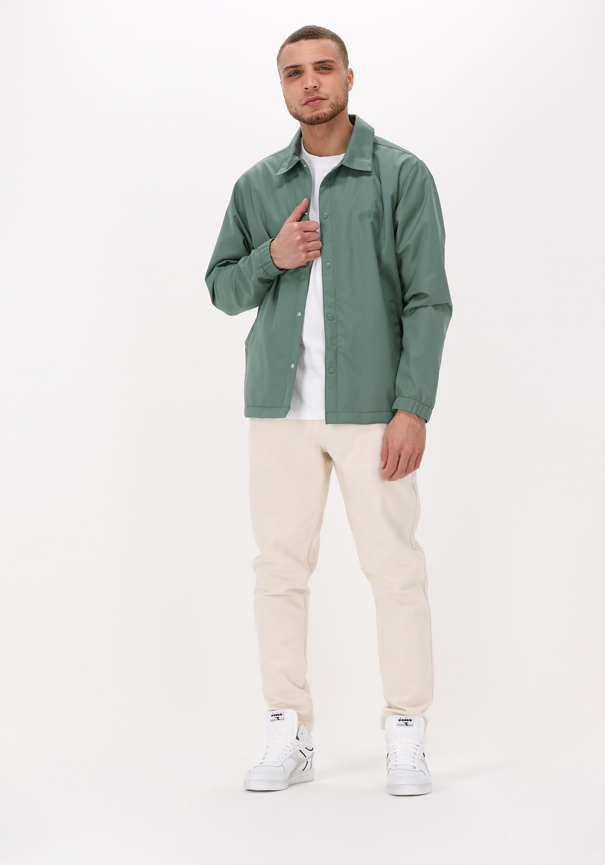 WOODBIRD Jack FRANE COACH JACKET en vert Omoda