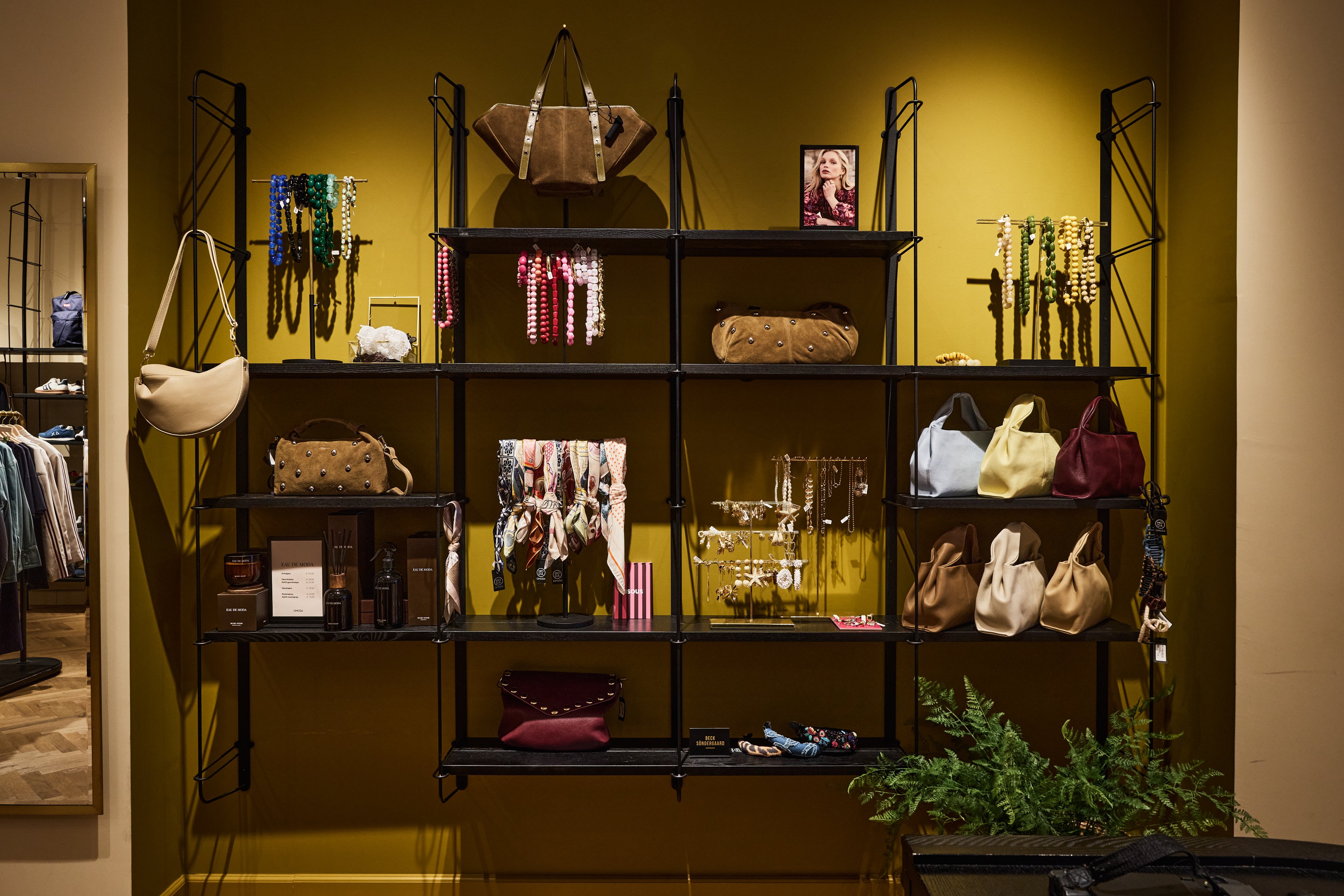 Store image 3