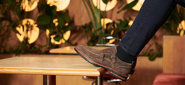 De mannenguide: welke schoenen draag je onder een pak? | Omoda