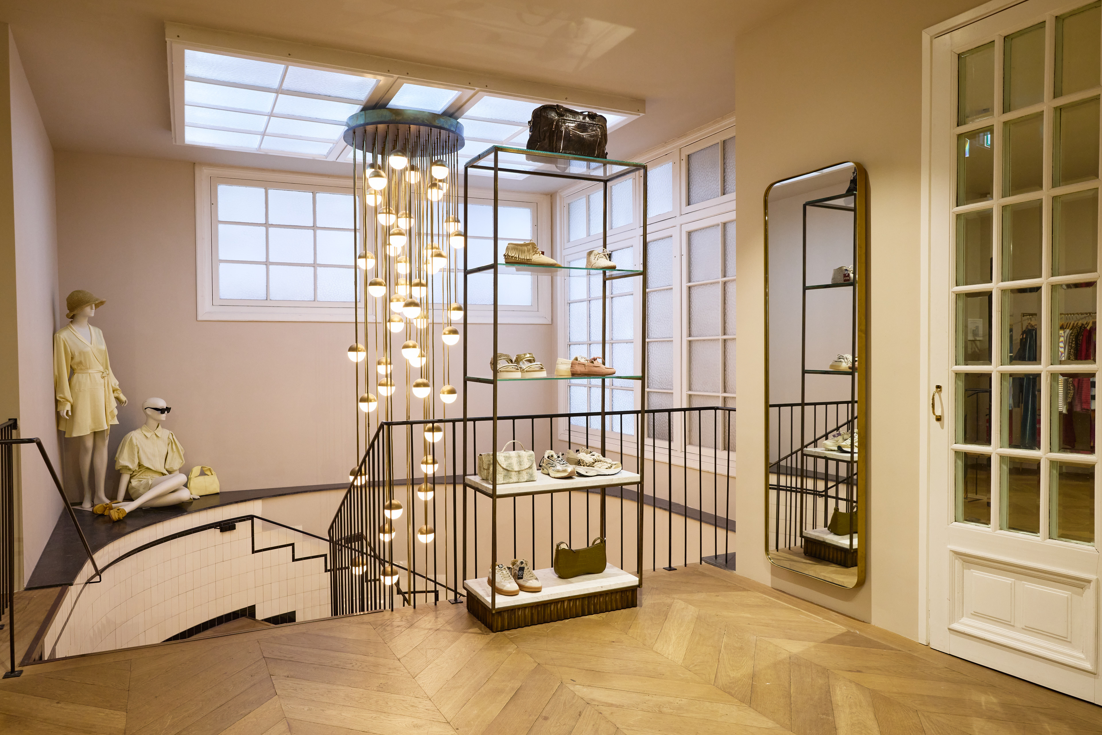 Store image 3