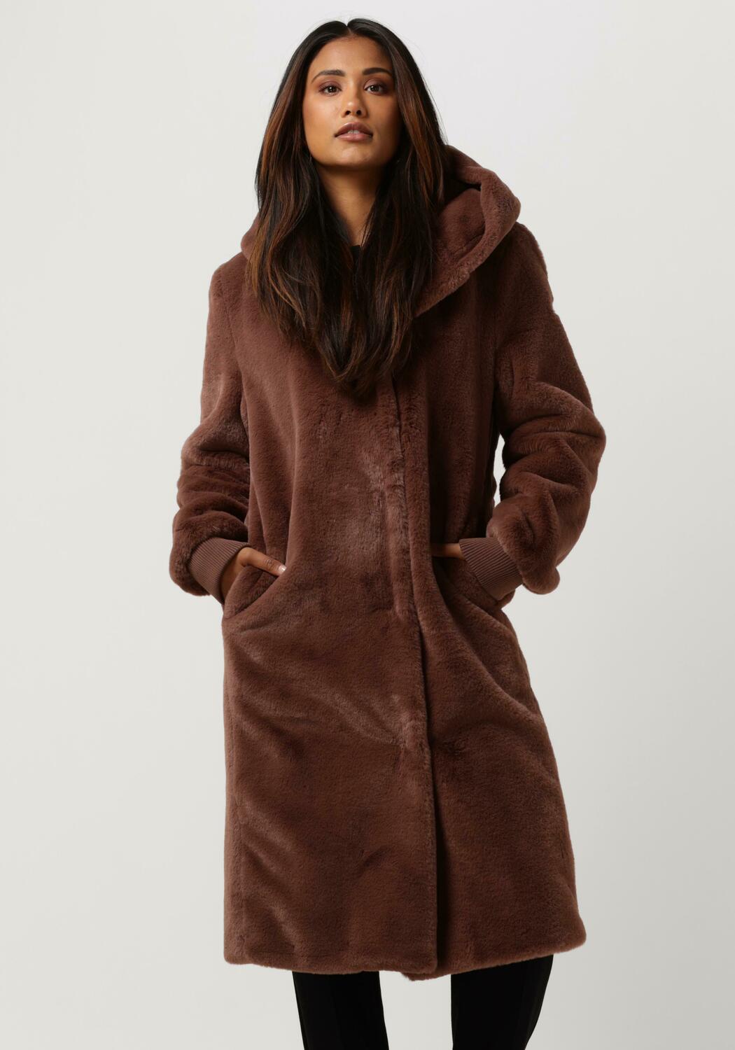 Met een faux fur-jas kom je de winter warm en fabulous door